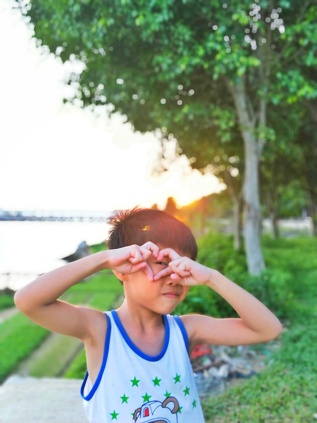 summer-nature-outdoors-child-woman 图片素材