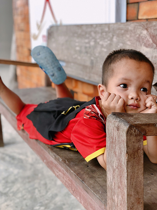 child-people-boy-outdoors-portrait 图片素材