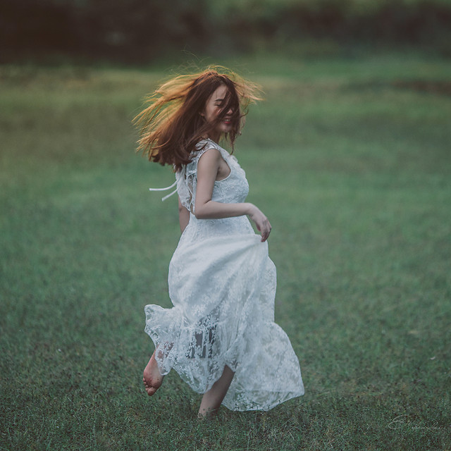 nature-dress-girl-grass-bride picture material