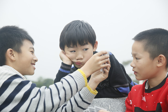child-son-togetherness-people-facial-expression 图片素材