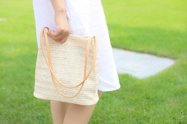 grass-summer-girl-pattern-relaxation 图片素材