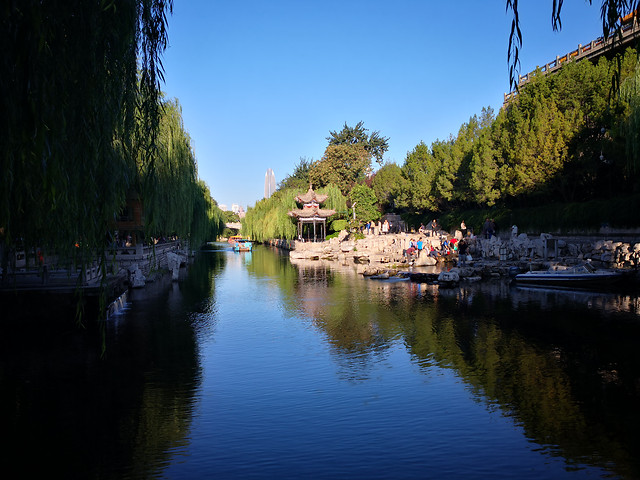 water-reflection-river-tree-canal 图片素材