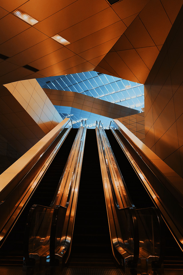 architecture-light-ceiling-reflection-modern 图片素材