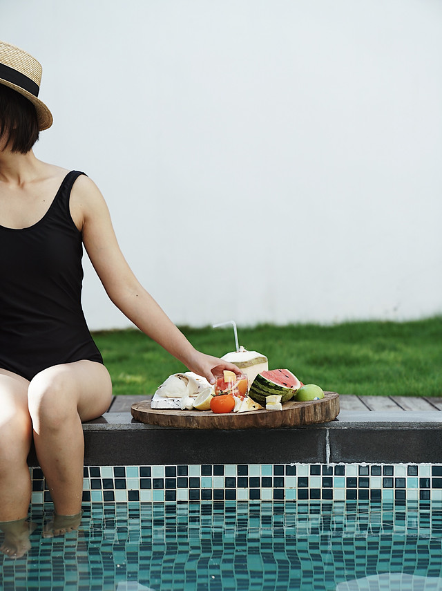 water-leisure-girl-summer-recreation picture material