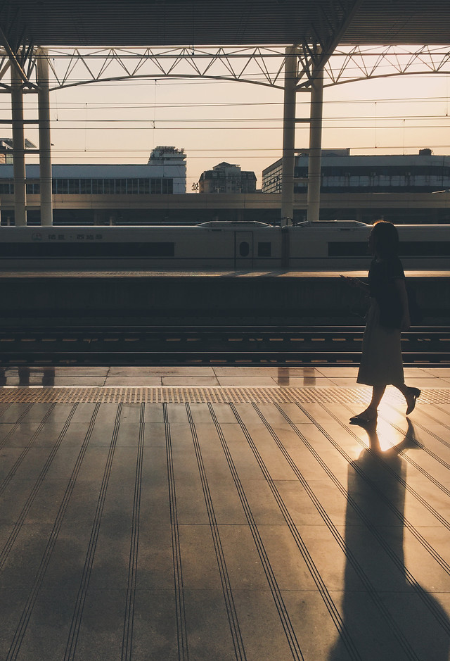 light-evening-building-people-travel 图片素材