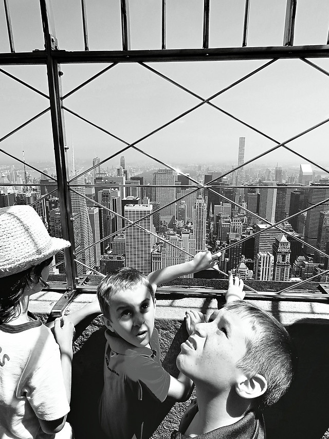 monochrome-black-and-white-street-people-man 图片素材