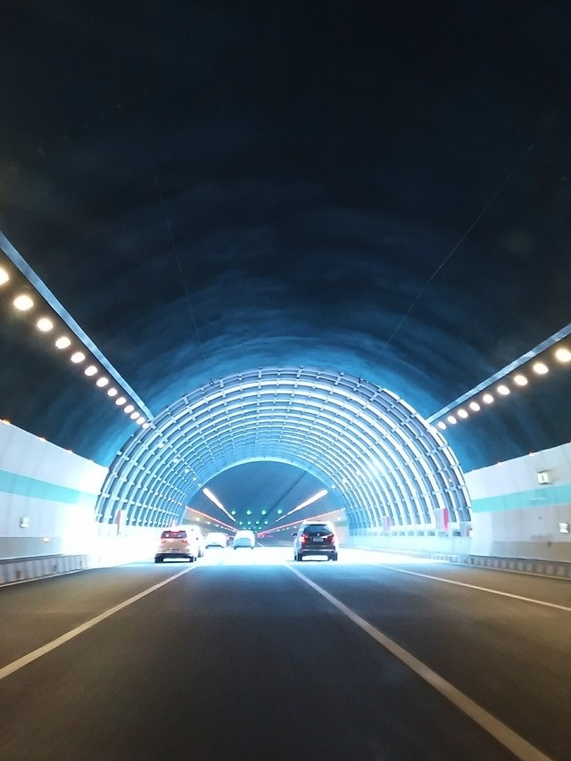 light-highway-tunnel-road-transportation-system 图片素材