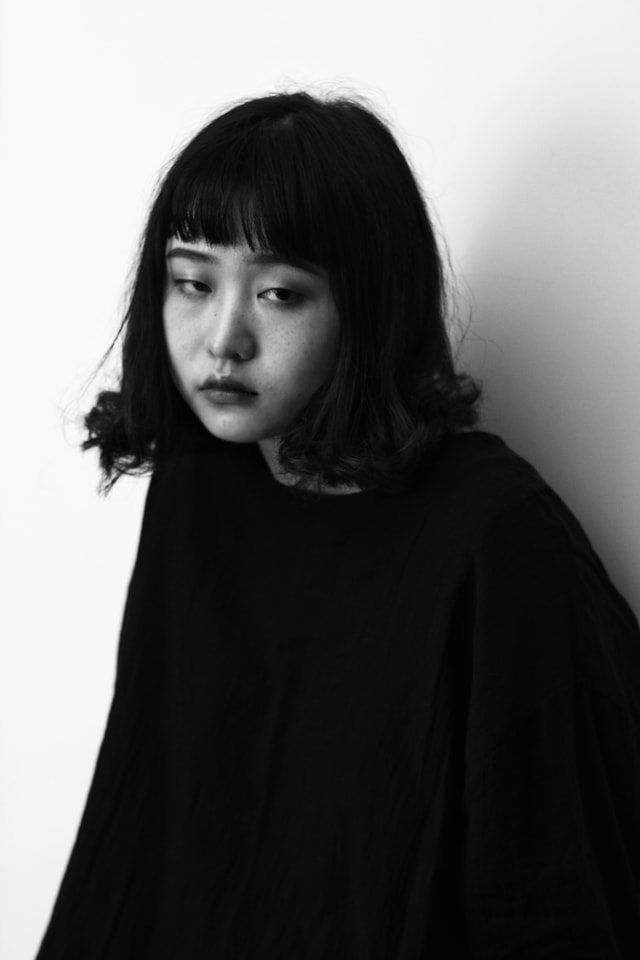 girl-portrait-model-black-and-white-people 图片素材