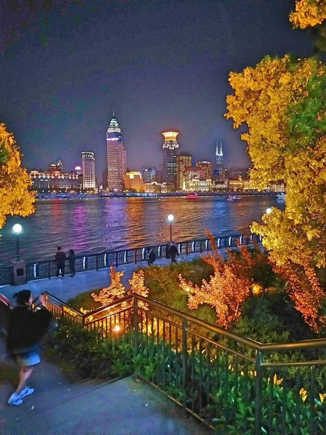 city-cityscape-reflection-sky-water 图片素材