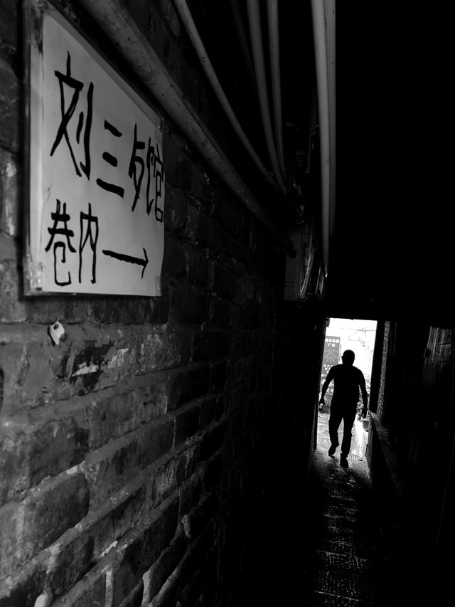 light-monochrome-street-shadow-alley 图片素材