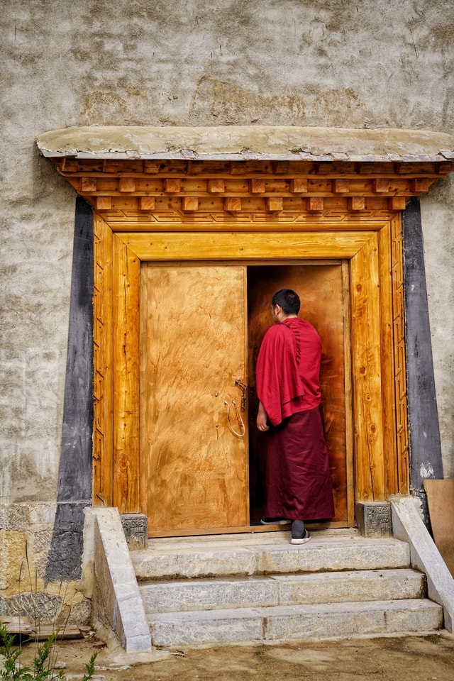 door-wood-wall-temple-window picture material