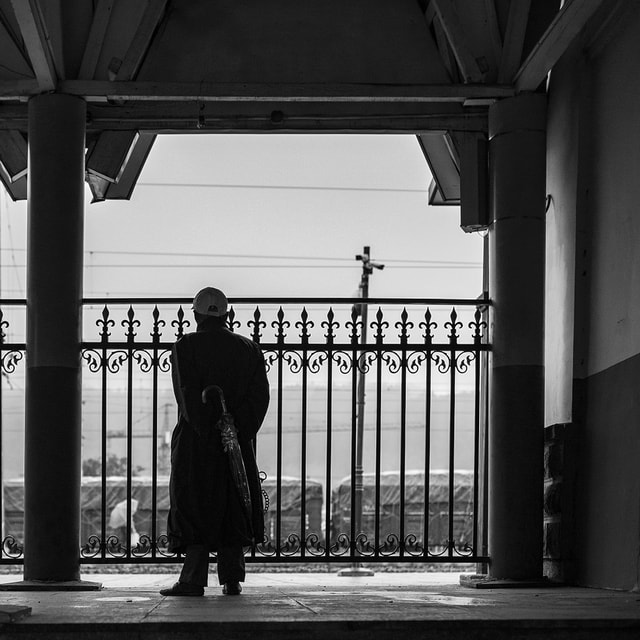street-light-monochrome-window-shadow 图片素材