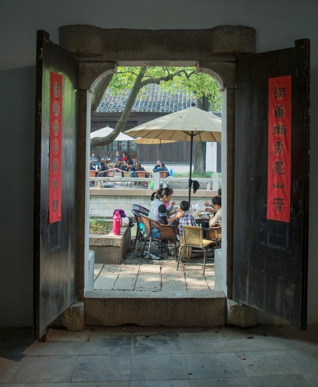 outside-the-ancient-house 图片素材