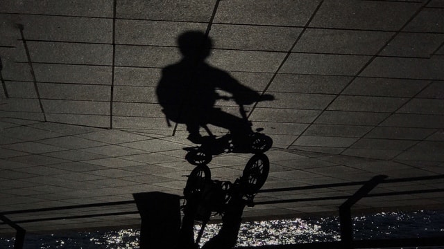 shadow-black-and-white-recreation-silhouette-people 图片素材