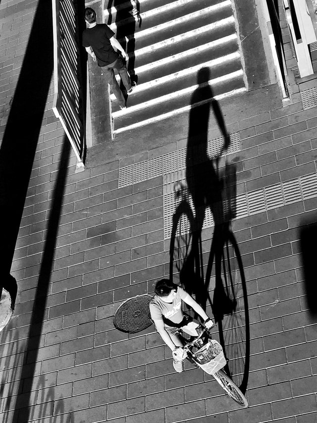black-and-white-shadow-street-monochrome-people 图片素材