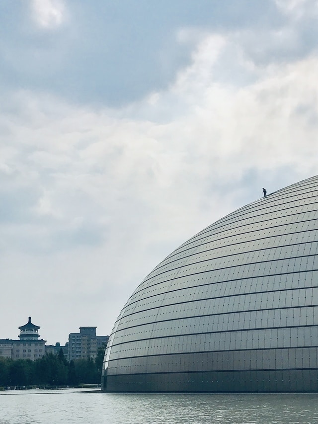 sky-architecture-building-water-spider-man 图片素材