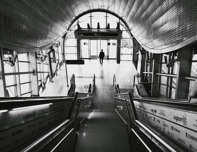 architecture-monochrome-train-indoors-no-person 图片素材