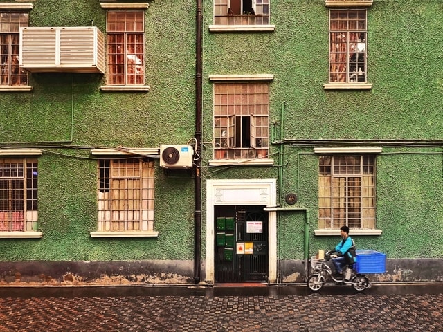 house-window-architecture-town-facade 图片素材