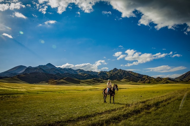 sky-nature-mountain-cloud-pasture 图片素材