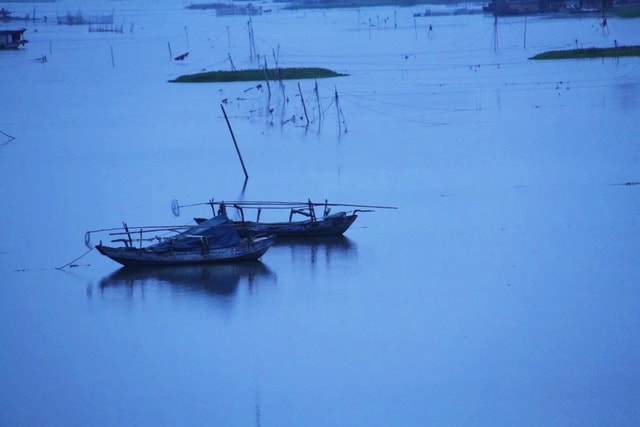 water-boat-reflection-sky-watercraft 图片素材