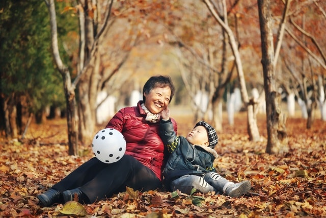 people-tree-leaf-nature-fun 图片素材