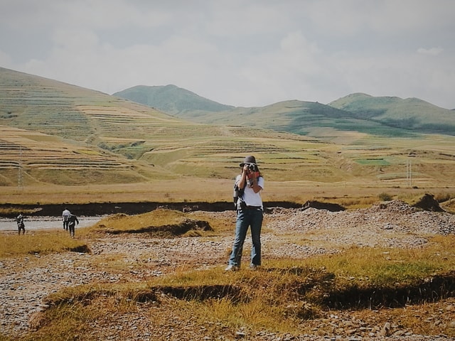 grassland-mountain-hill-sky-landscape 图片素材