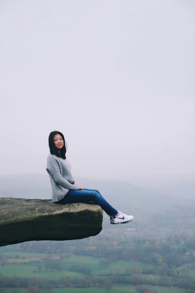 sky-water-girl-leisure-bamford-edge 图片素材