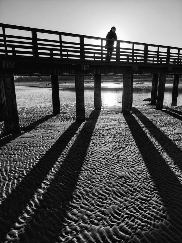 black-black-and-white-water-reflection-monochrome-photography 图片素材