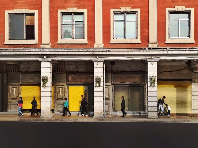 window-building-facade-house-street 图片素材