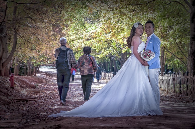 groom-photograph-woman-dress-bride 图片素材