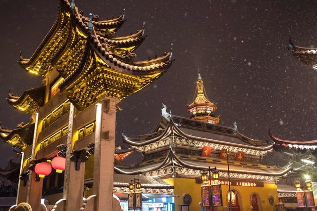 nanzenji-snowing-winter-night-view-chinese-architecture picture material
