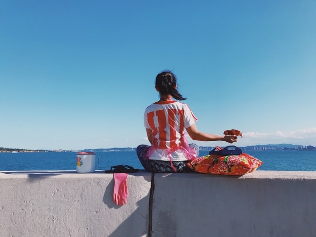 fisherman-sea-vacation-sitting-beach picture material