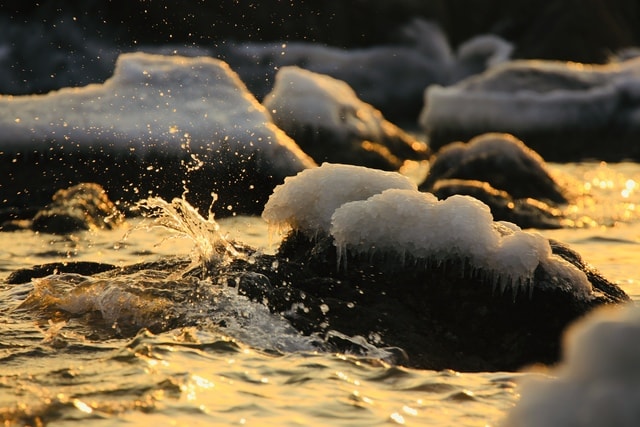 winter-sea-seaside-in-the-morning-reef-wave 图片素材