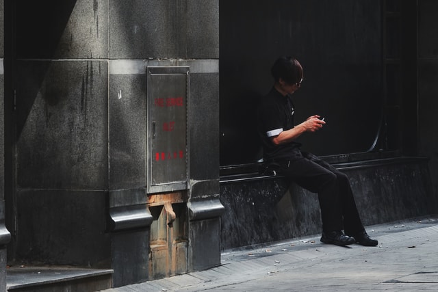 street-image-standing-sitting-infrastructure-street 图片素材