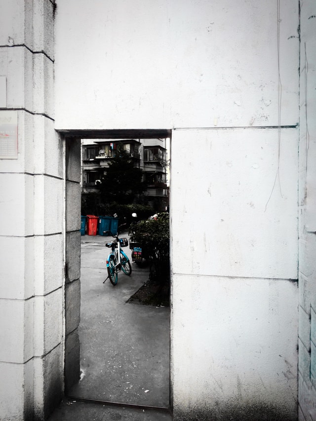 white-wall-architecture-street-urban-area 图片素材