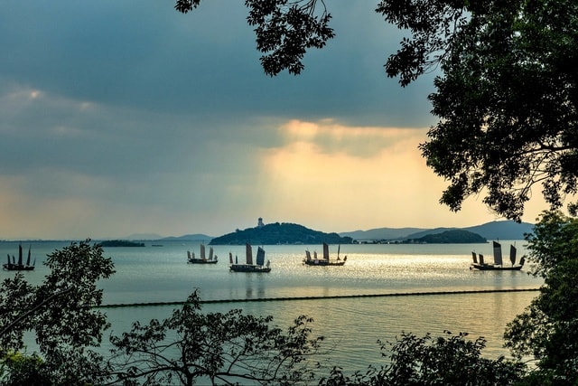 lake-and-mountains 图片素材