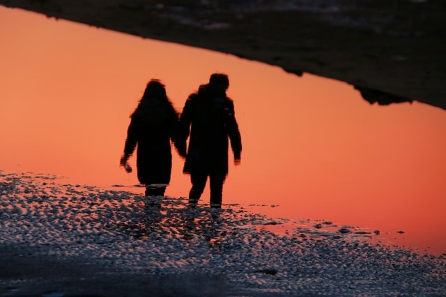 people-in-nature-water-sky-sea-silhouette 图片素材