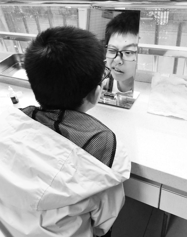 black-black-and-white-monochrome-snapshot-glasses 图片素材