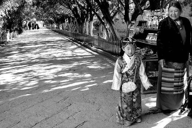 street-people-monochrome-road-child picture material