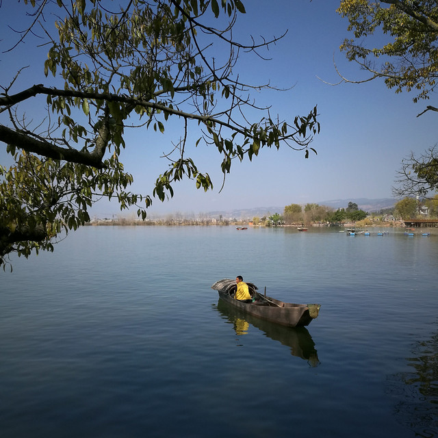 water-no-person-lake-tree-travel 图片素材