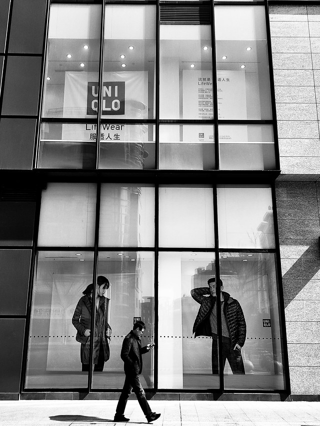 business-monochrome-window-office-reflection 图片素材