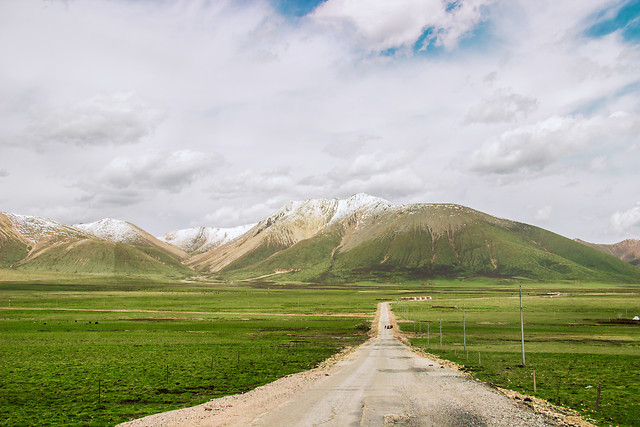 sky-mountain-cloud-grass-road 图片素材