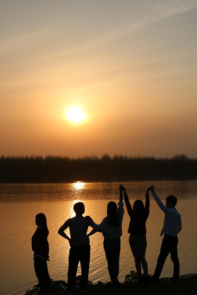 sunset-dawn-silhouette-water-lake picture material