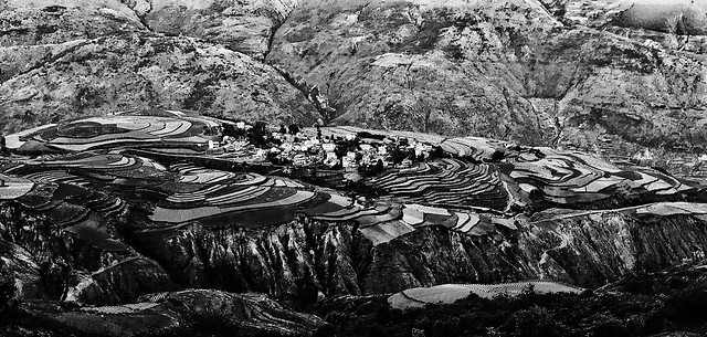 no-person-landscape-black-and-white-vehicle-mountain 图片素材