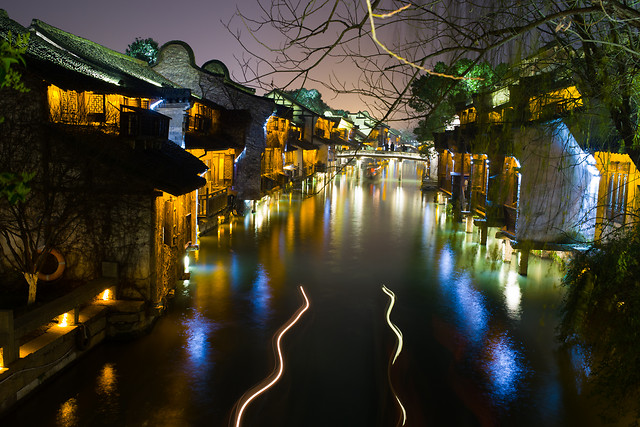 water-reflection-light-travel-street 图片素材