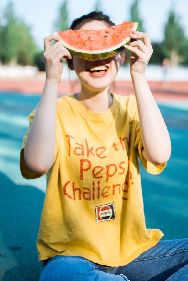 summer-fun-outdoors-child-yellow 图片素材