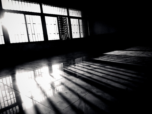 monochrome-light-no-person-reflection-black 图片素材