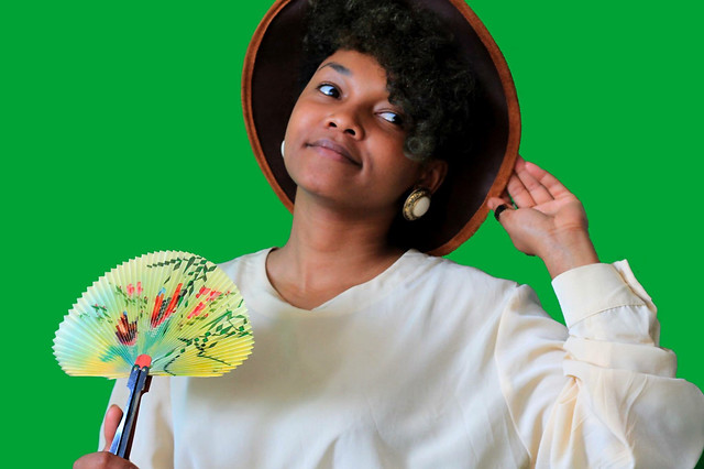 woman-people-one-yellow-adult 图片素材