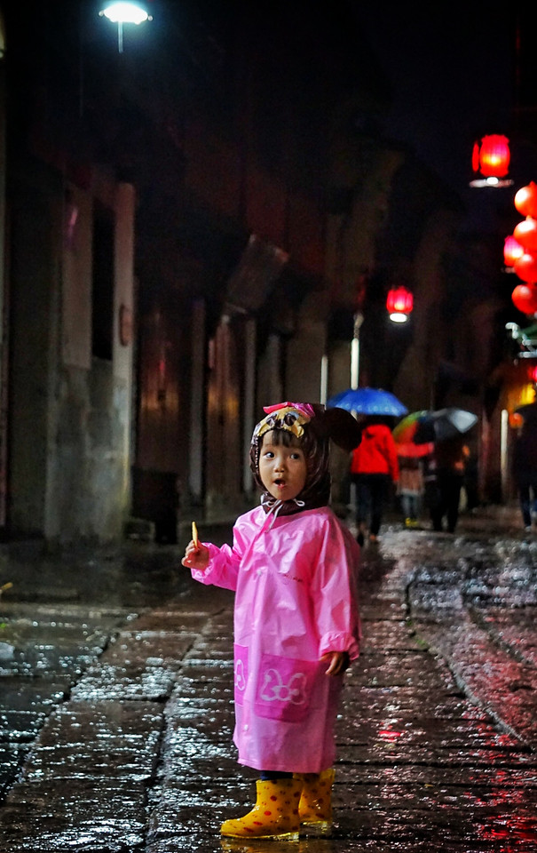 child-street-people-girl-festival 图片素材