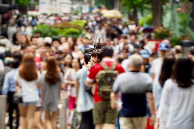 crowd-people-street-city-many 图片素材
